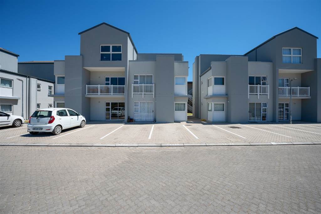 2 Bed Apartment in Paarl photo number 15