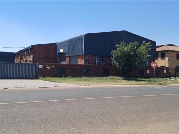 700  m² Industrial space