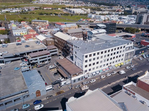 255  m² Commercial space in Woodstock