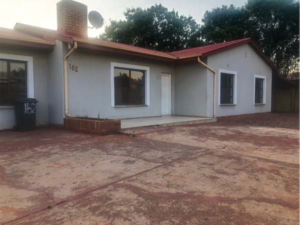 120  m² Commercial space in Northmead