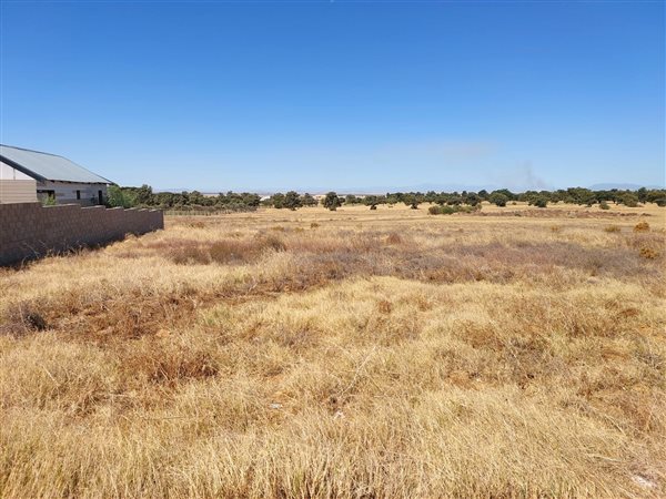 933 m² Land available in Darling