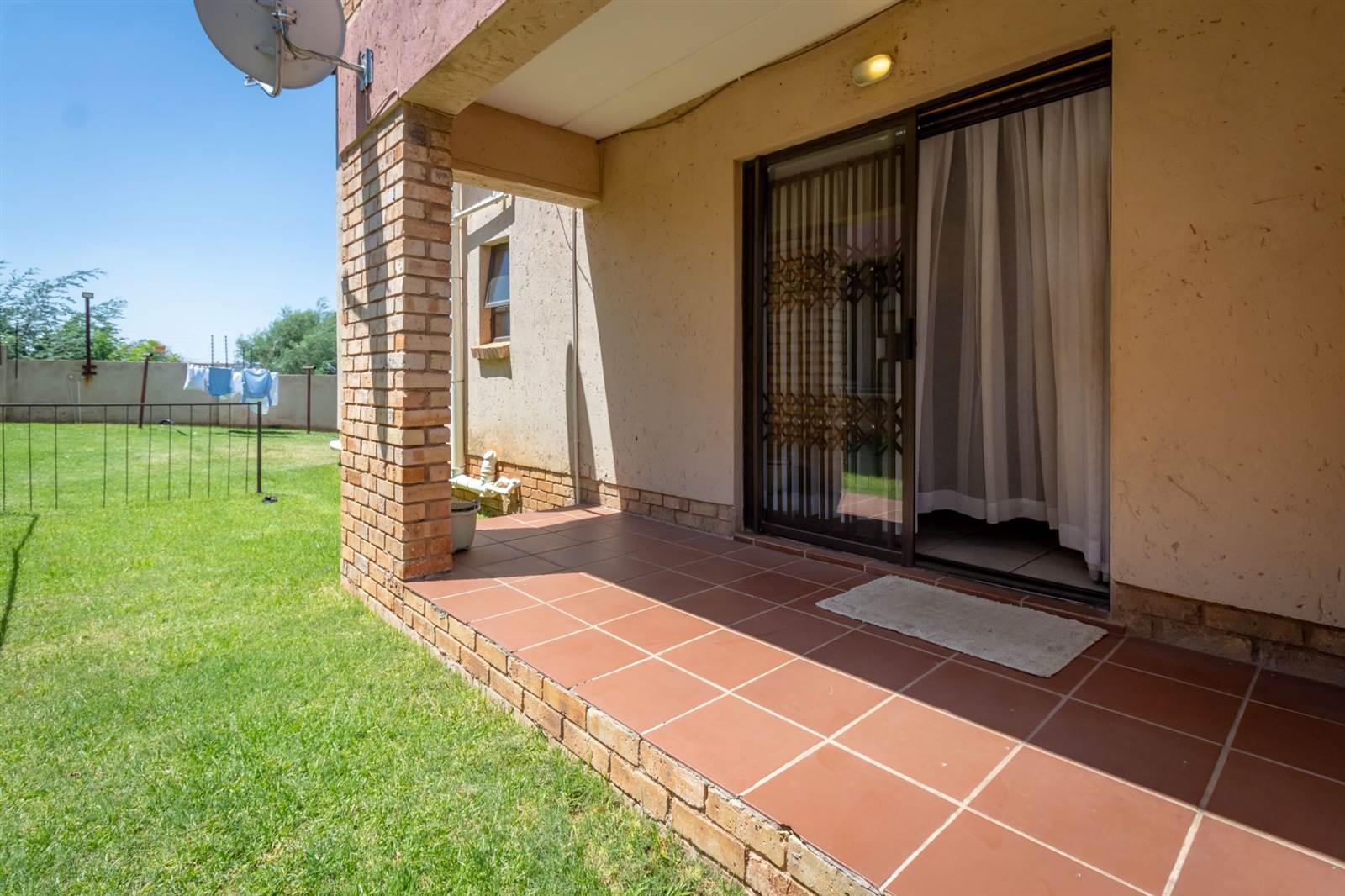 3 Bed Townhouse in Grobler Park photo number 16