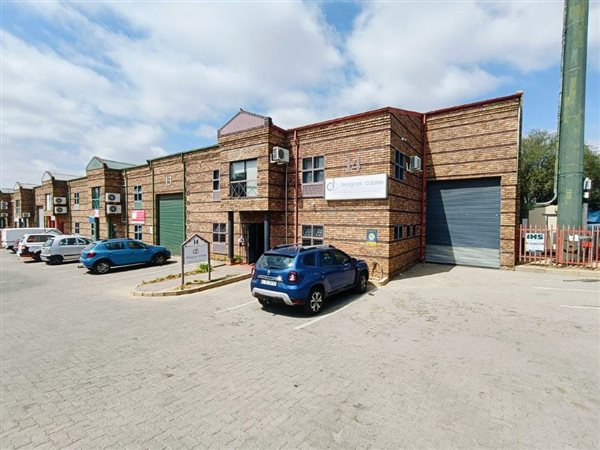 319  m² Industrial space