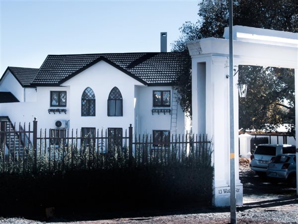 7 Bed House in Parys