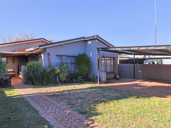 4 Bedroom House 4 Bedroom House