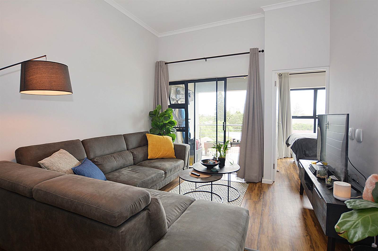2 Bed Apartment in Blouberg Rise photo number 7