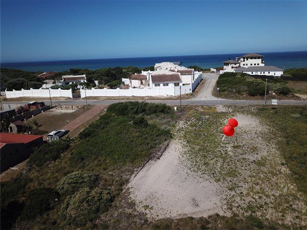 740 m² Land available in Paradise Beach