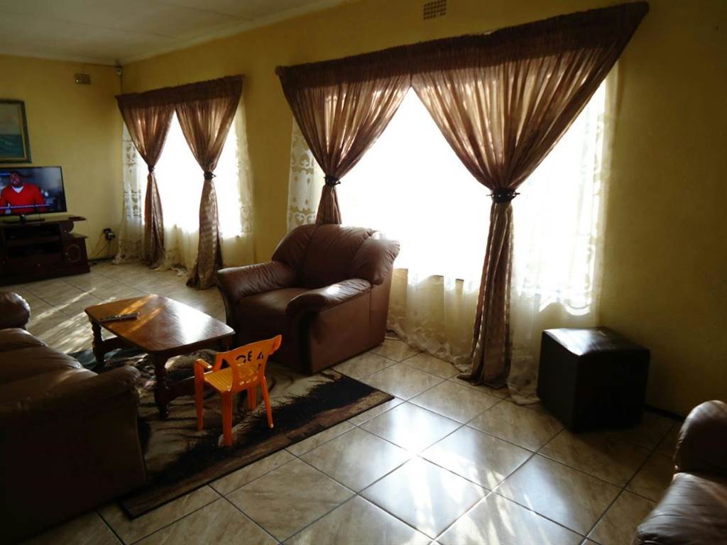 3 Bed House in Brakpan North photo number 4