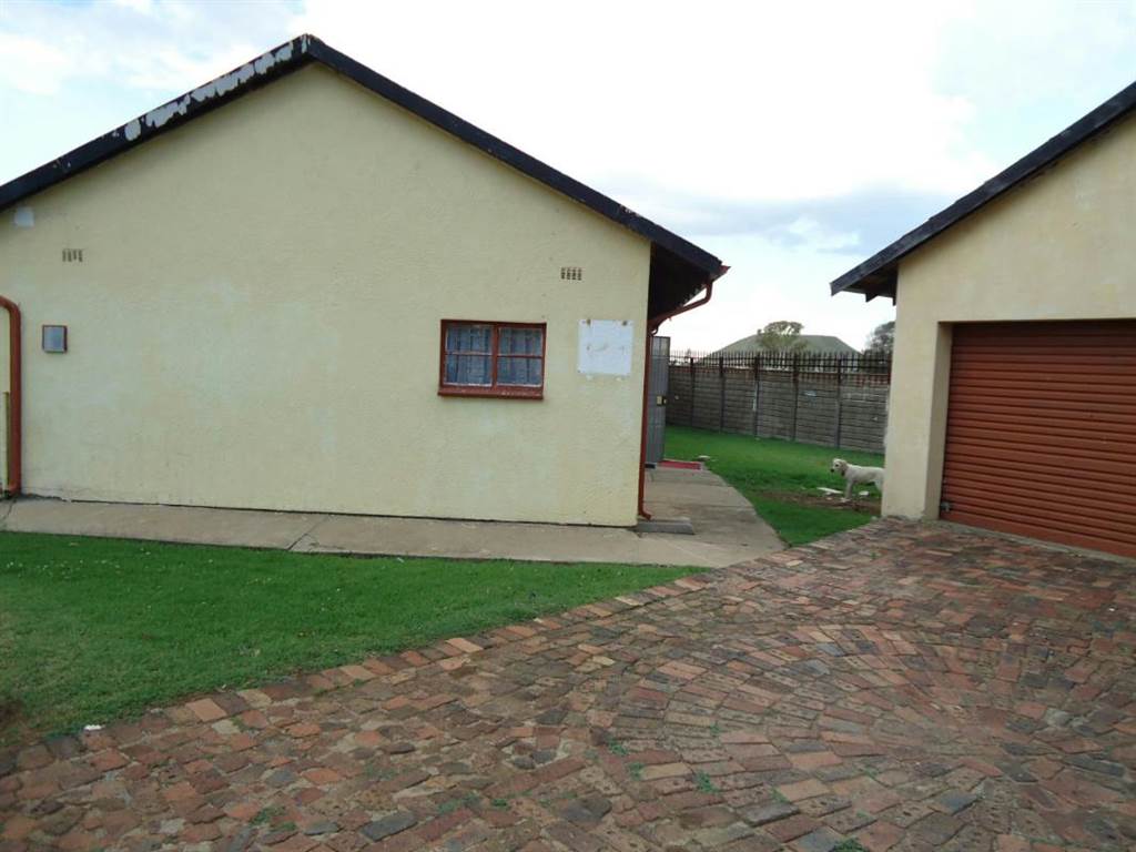 3 Bed House in Brakpan North photo number 13