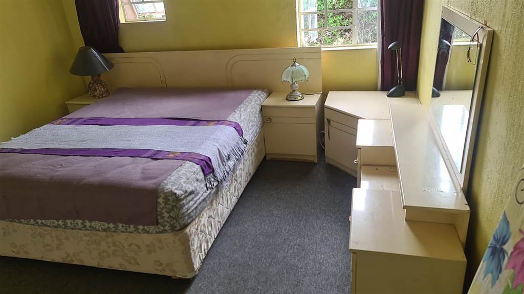 2 Bed Duplex in Corlett Gardens photo number 16