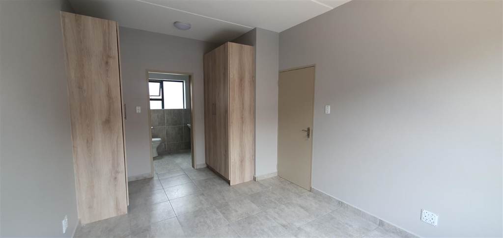 3 Bed Apartment in Witbank Central photo number 9