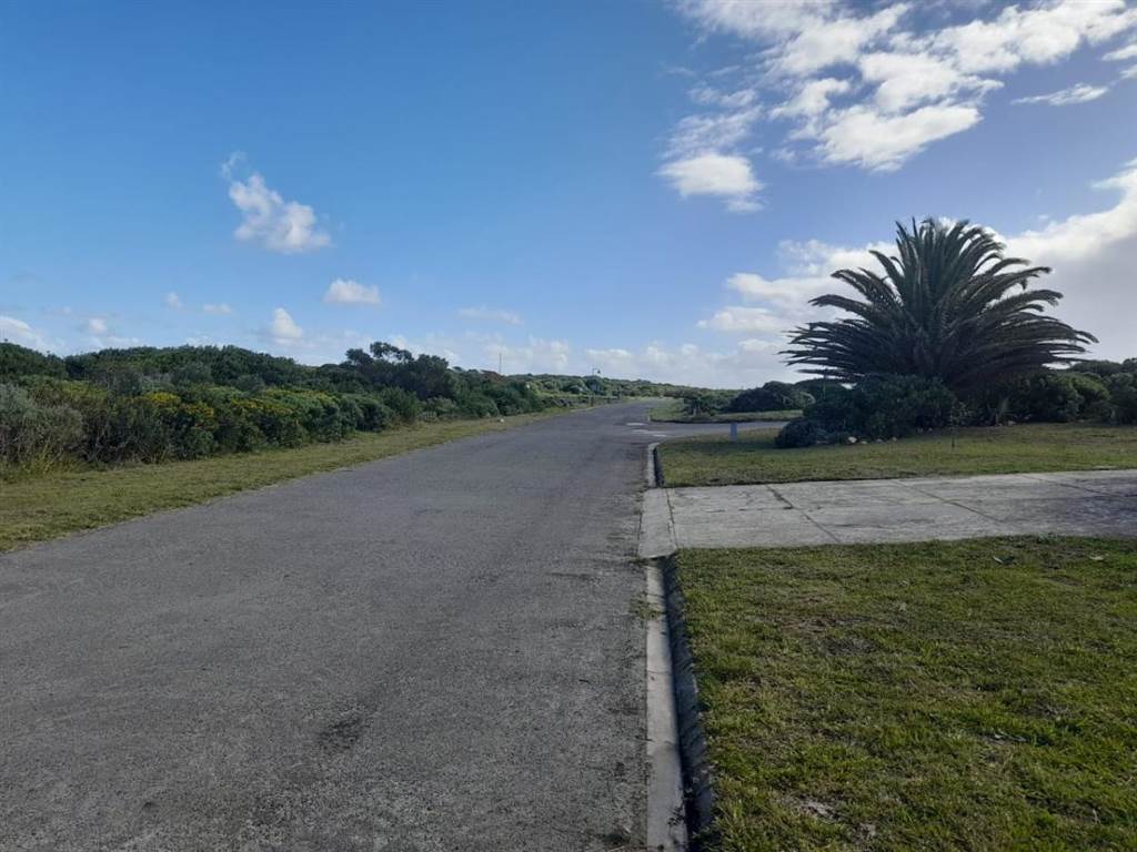 1040 m² Land available in Kleinbaai photo number 6
