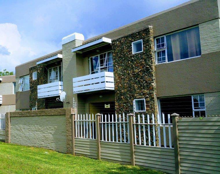 8 Bed Townhouse in Secunda photo number 6