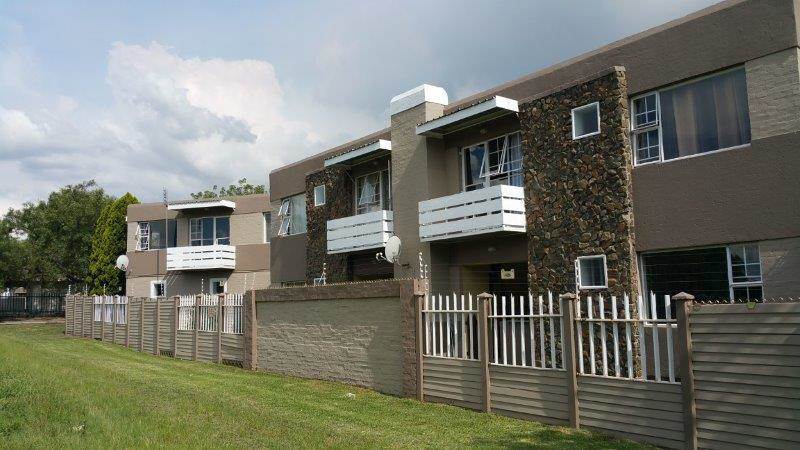 8 Bed Townhouse in Secunda photo number 4