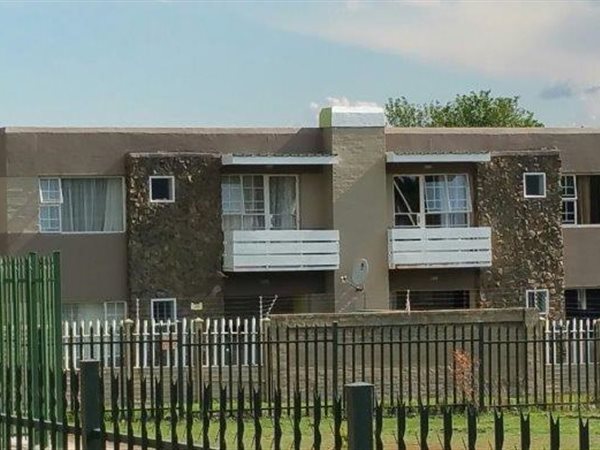 8 Bed Townhouse in Secunda