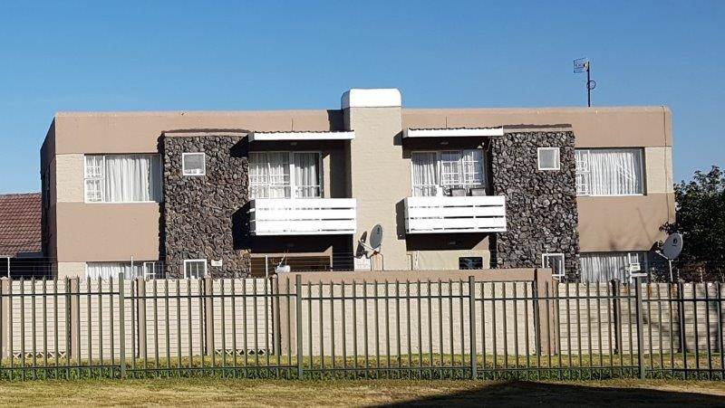 8 Bed Townhouse in Secunda photo number 27