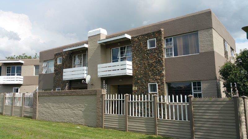 8 Bed Townhouse in Secunda photo number 2