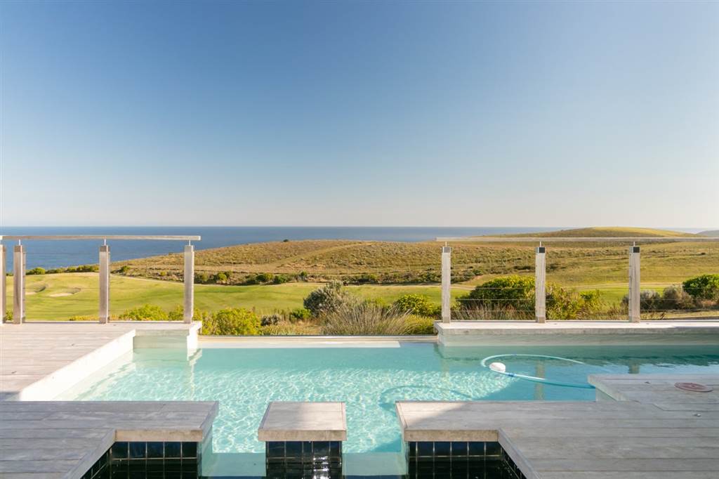 5 Bed House in Pezula Golf Estate photo number 3