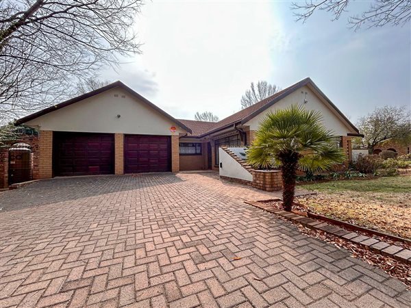 4 Bedroom House 4 Bedroom House