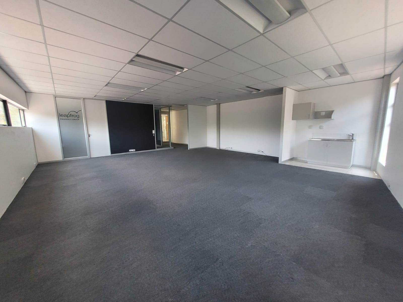 118  m² Commercial space in Glen Marais photo number 15