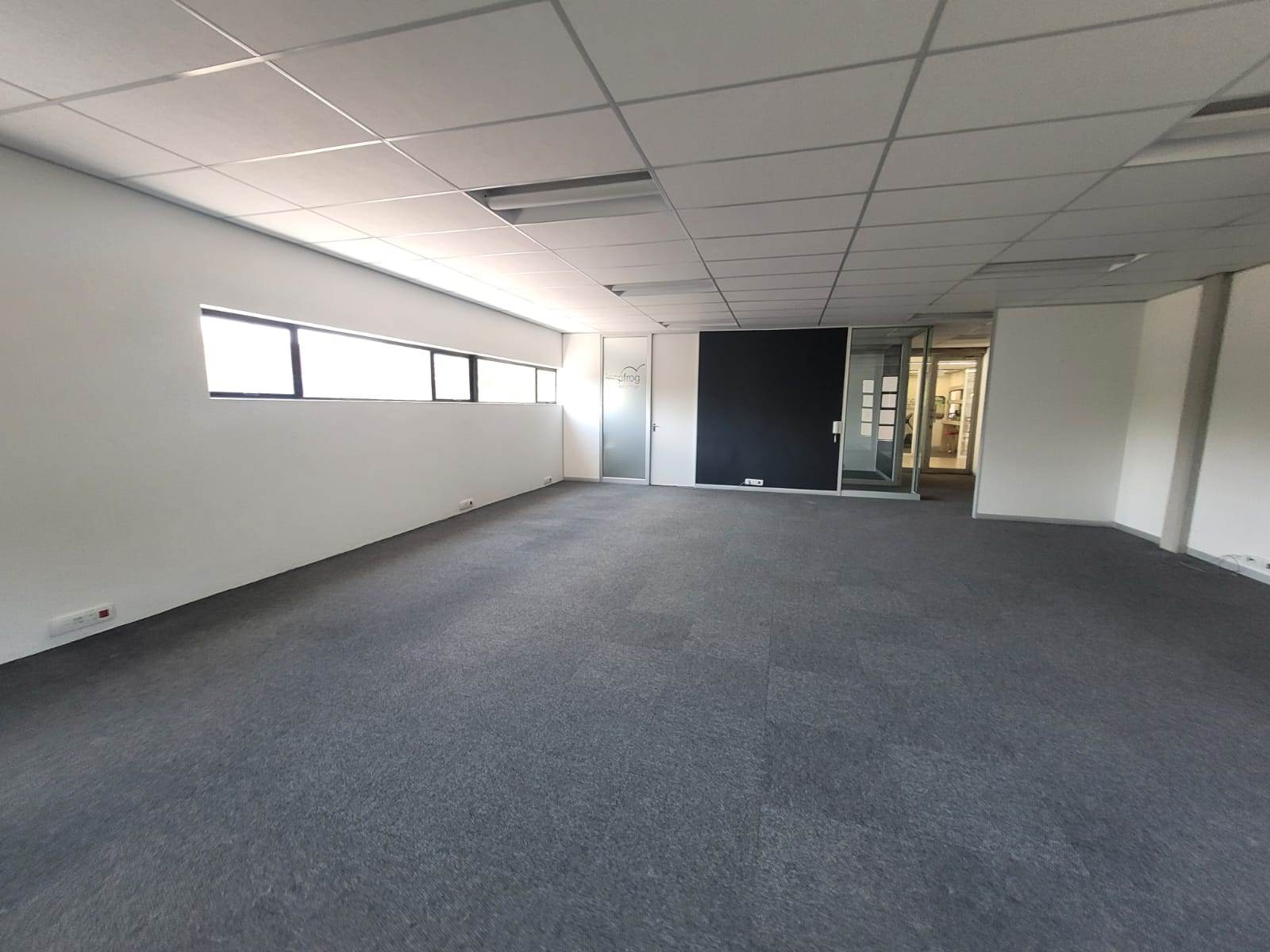 118  m² Commercial space in Glen Marais photo number 19