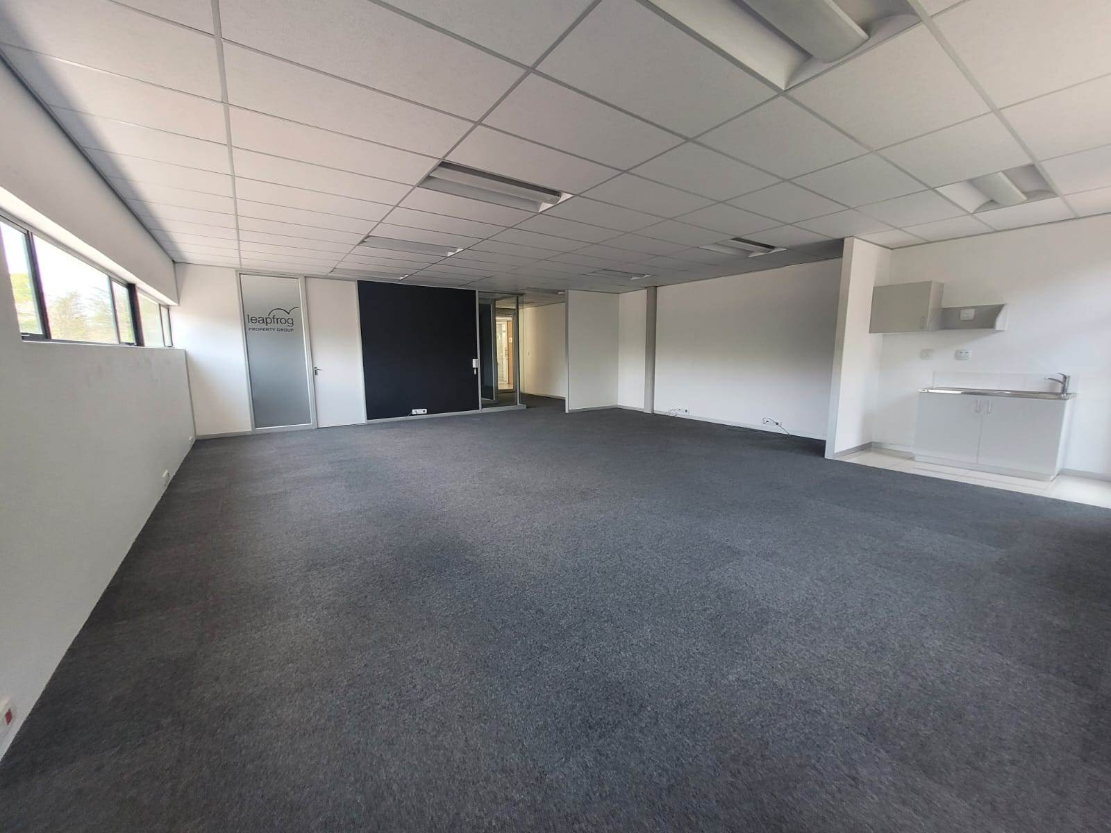 118  m² Commercial space in Glen Marais photo number 16