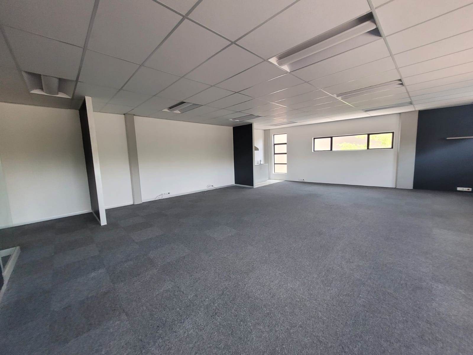 118  m² Commercial space in Glen Marais photo number 11