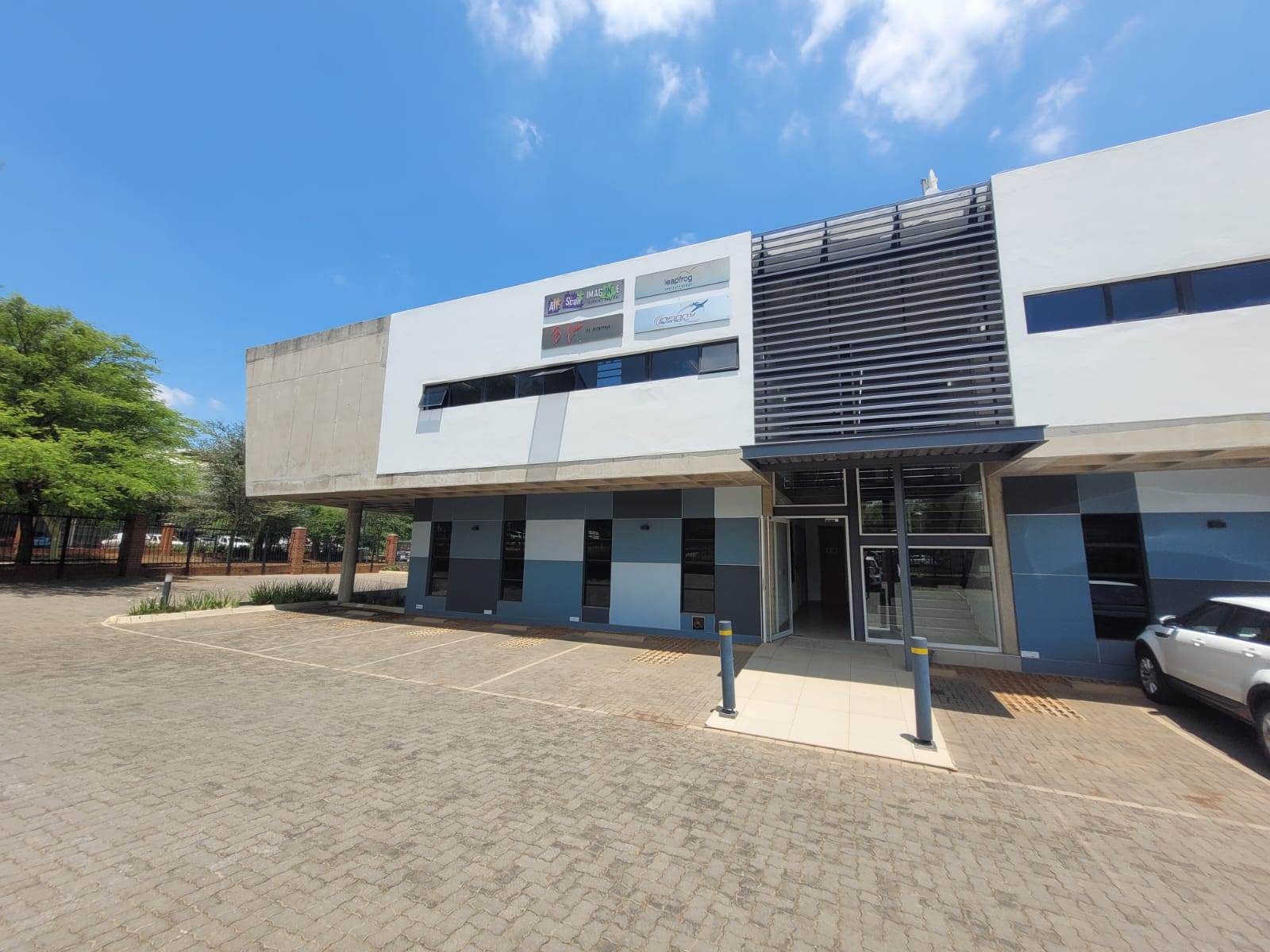 118  m² Commercial space in Glen Marais photo number 1