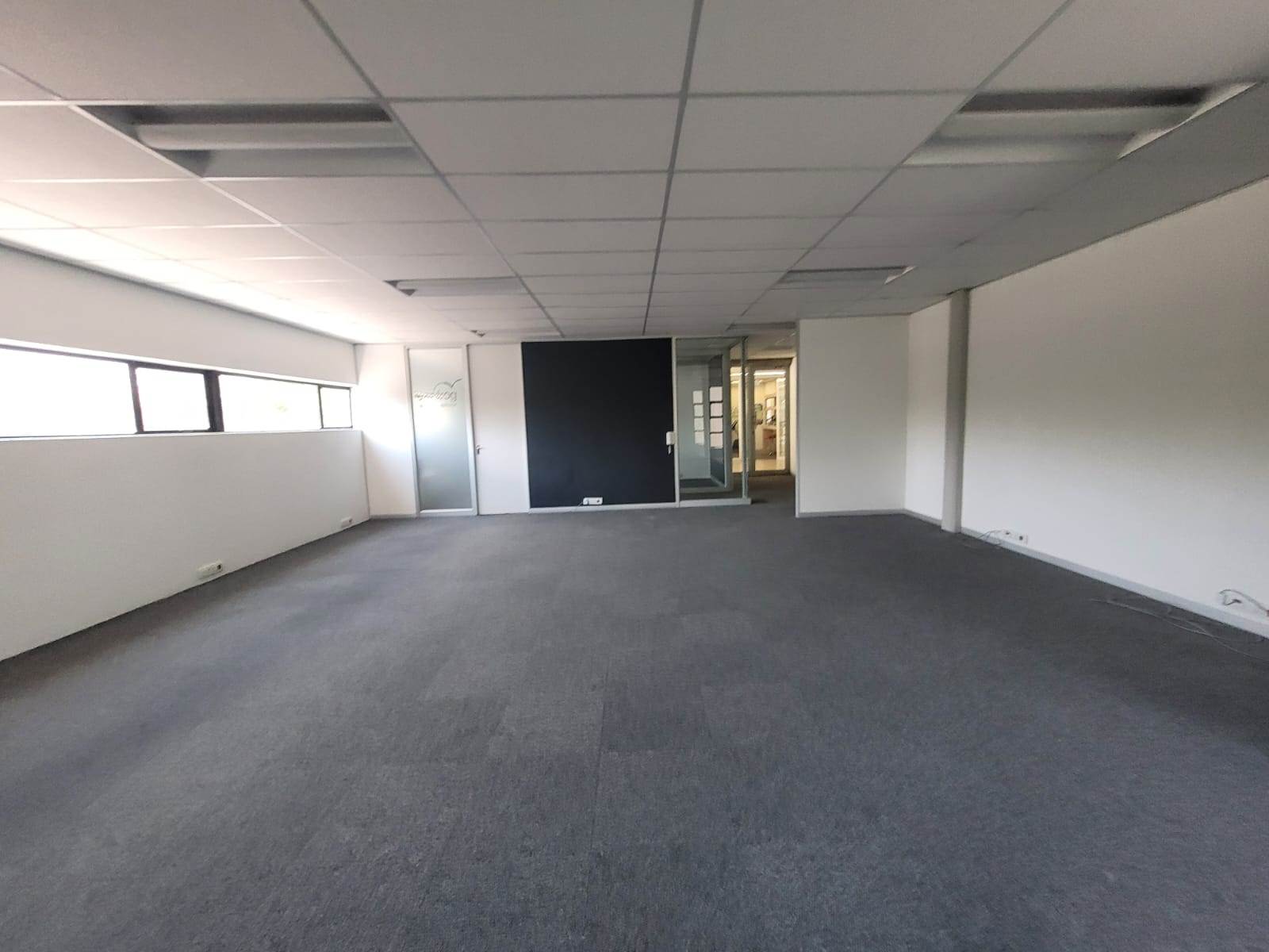 118  m² Commercial space in Glen Marais photo number 18
