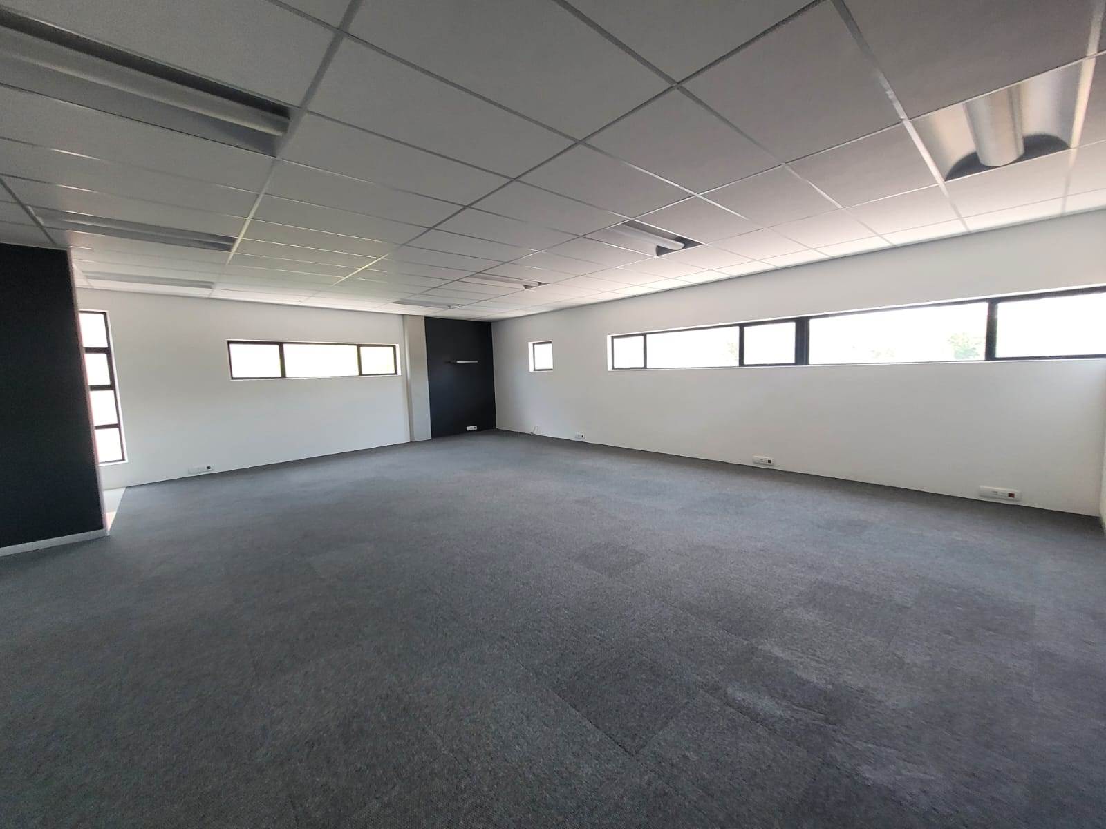118  m² Commercial space in Glen Marais photo number 8