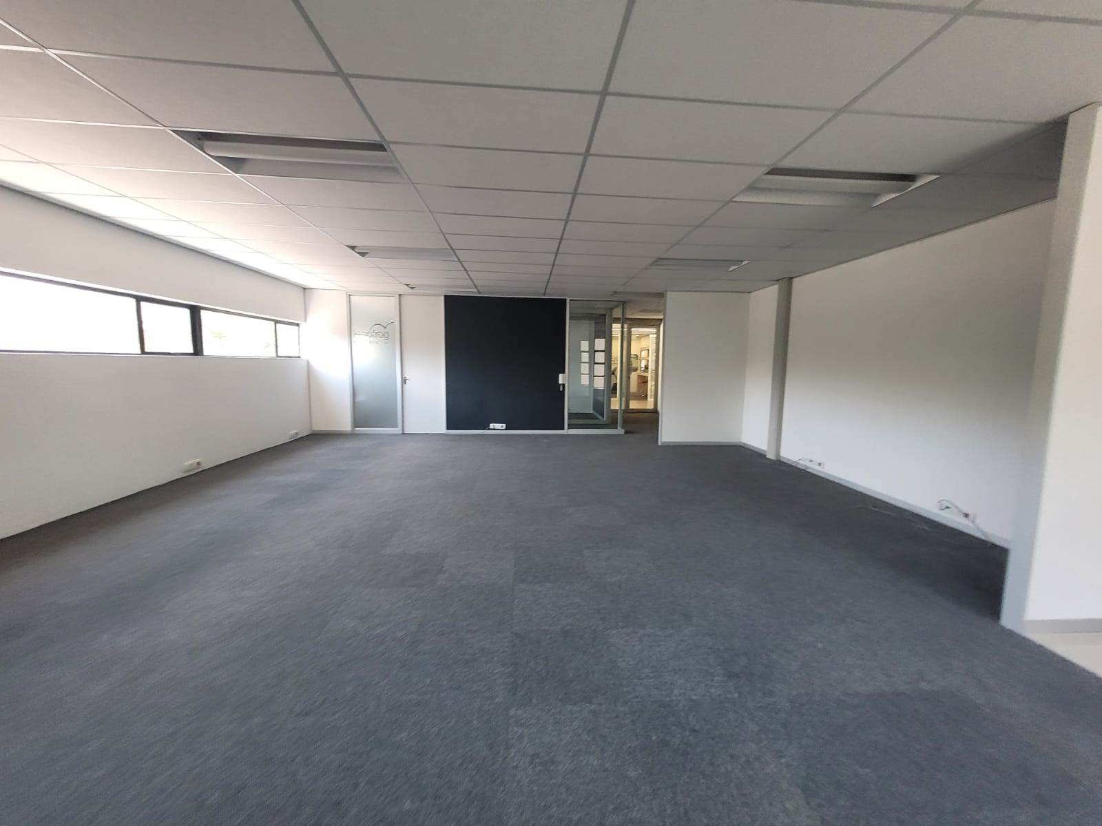 118  m² Commercial space in Glen Marais photo number 20