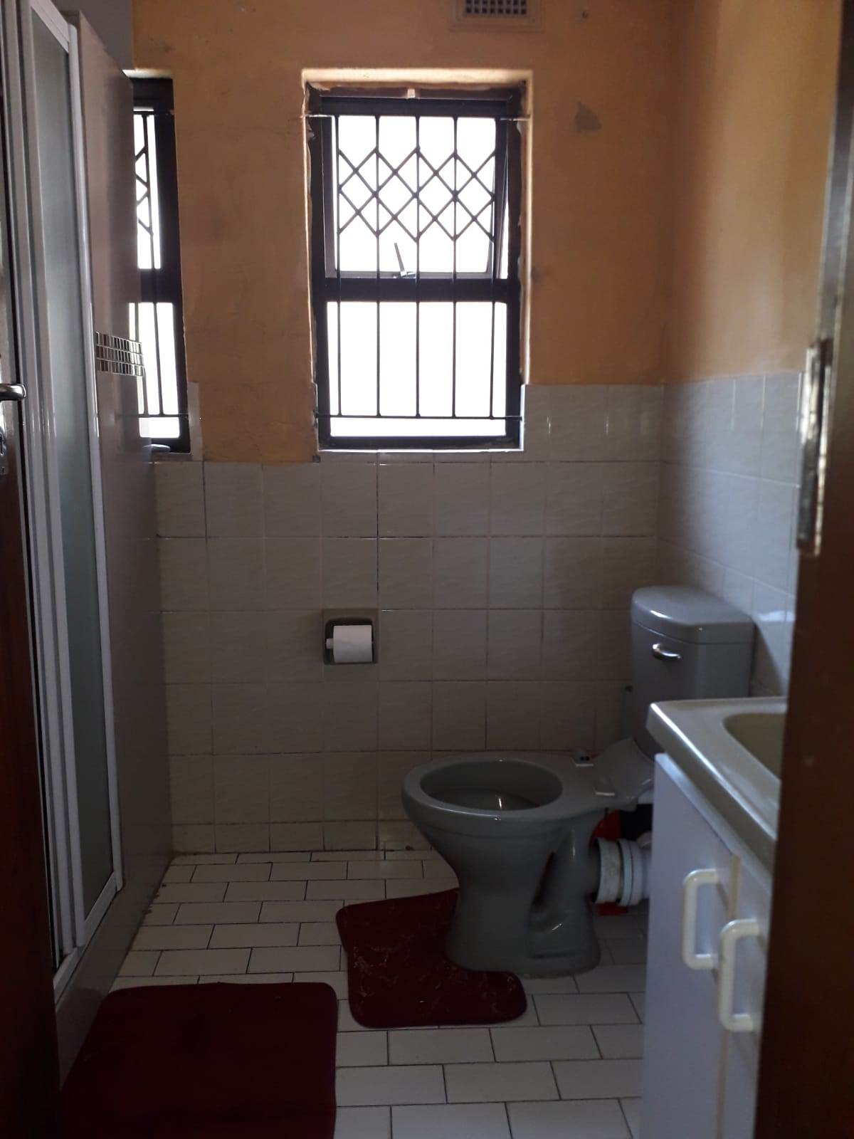 4 Bed House in Umlazi photo number 19