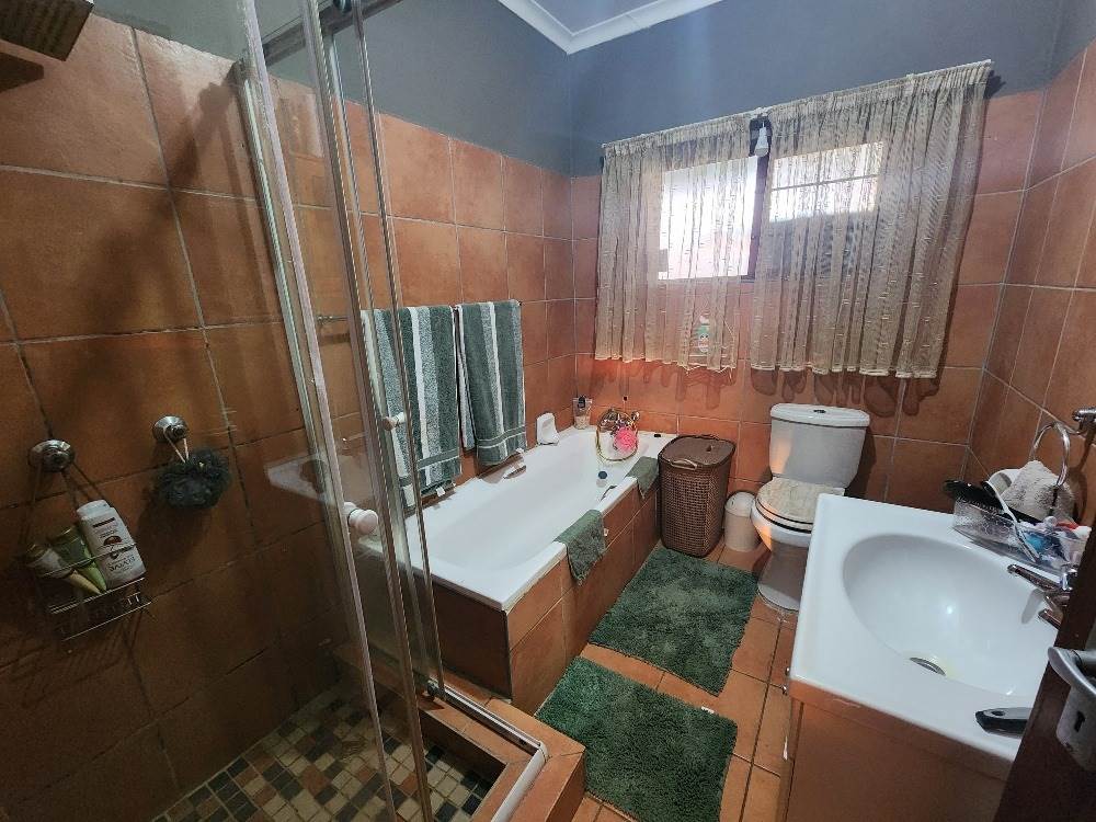 3 Bed House in Lydenburg photo number 15