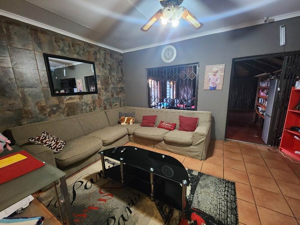 3 Bed House in Lydenburg photo number 6