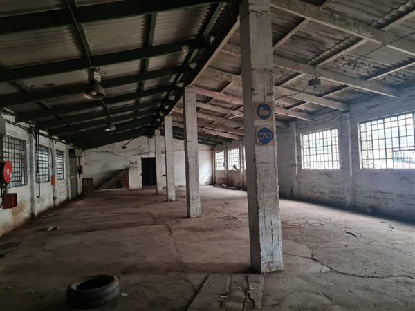 1 100  m² Industrial space