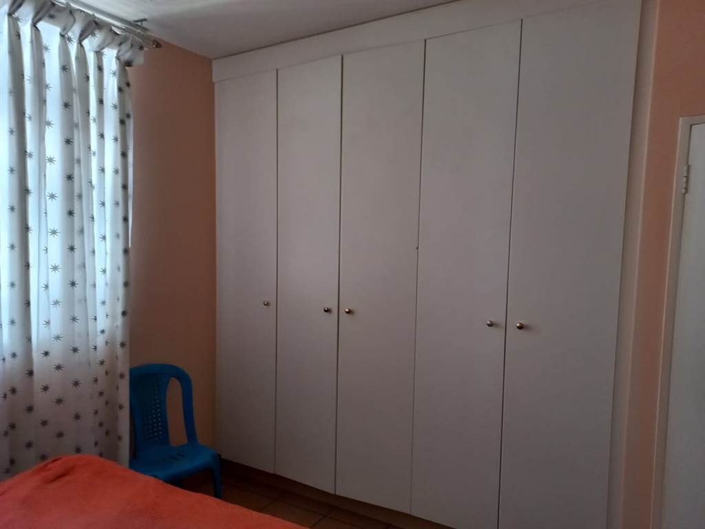 2 Bed Apartment in Kroonstad photo number 2
