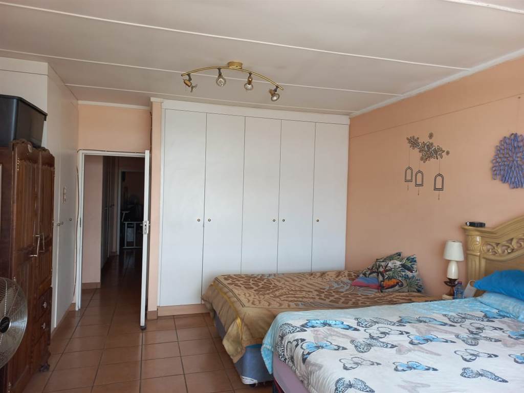 2 Bed Apartment in Kroonstad photo number 9