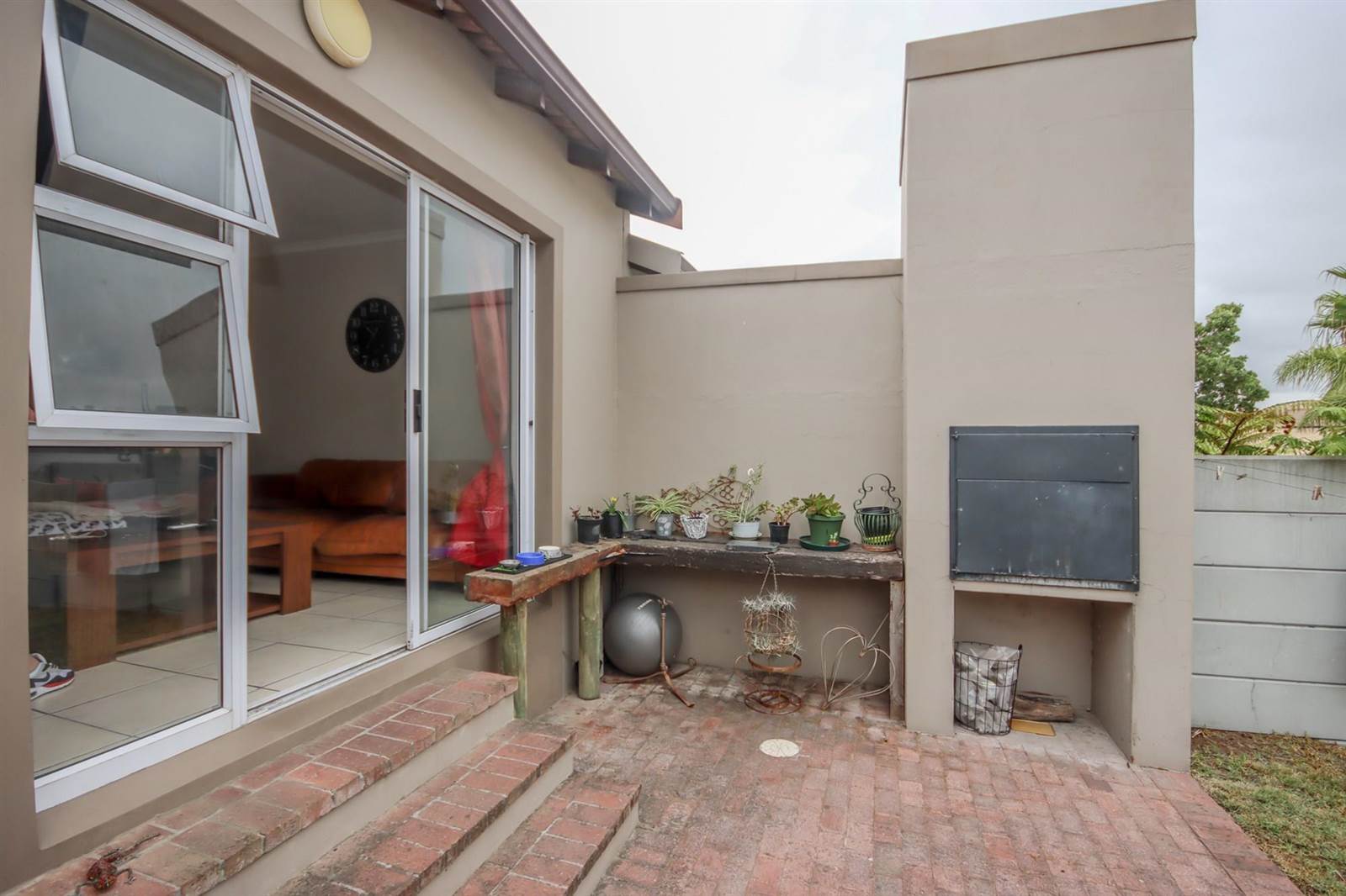 2 Bed Townhouse in Brackenfell Central photo number 4