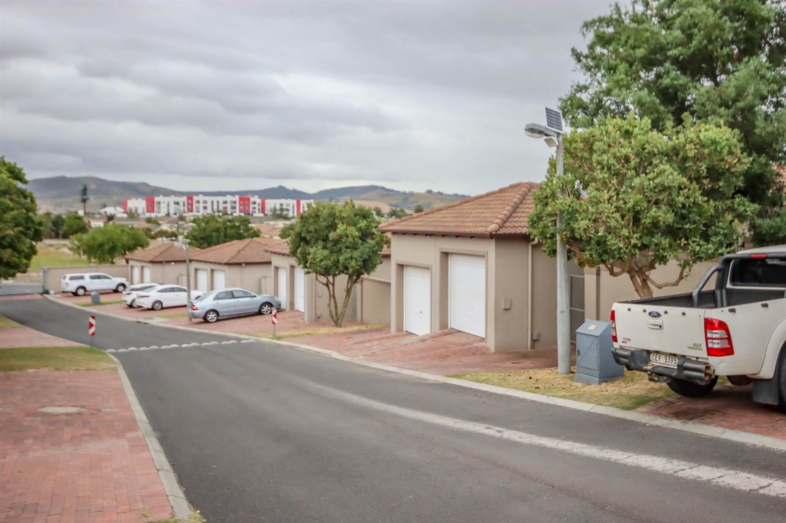 2 Bed Townhouse in Brackenfell Central photo number 12