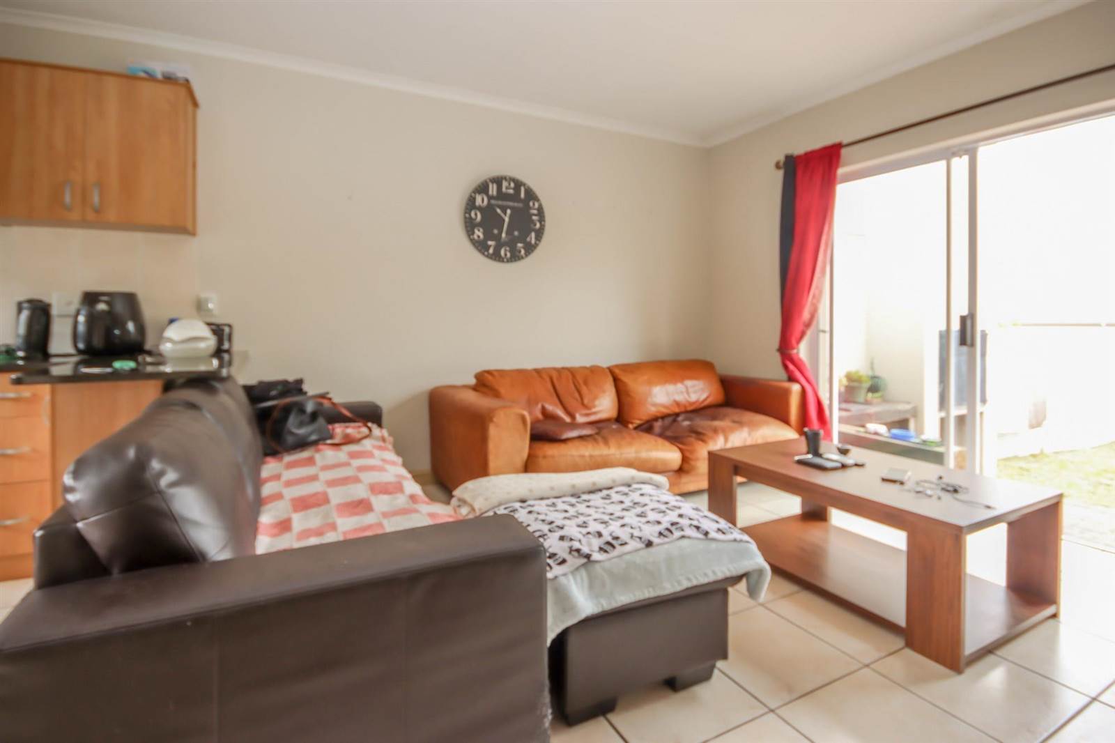 2 Bed Townhouse in Brackenfell Central photo number 5