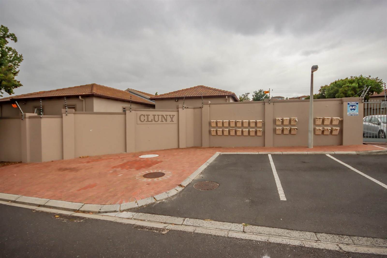 2 Bed Townhouse in Brackenfell Central photo number 14