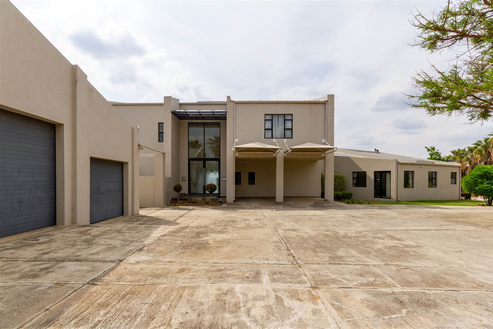 6 Bed House in Lanseria and surrounds photo number 2