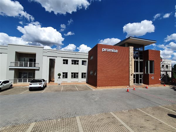 894  m² Commercial space in Bryanston