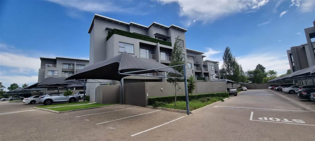 3 Bed Apartment in Fourways photo number 22