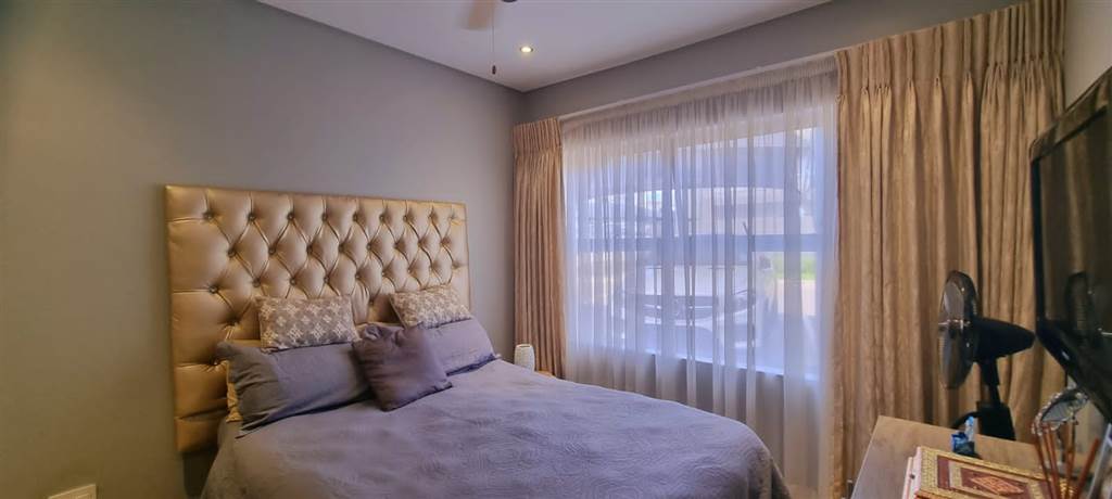 3 Bed Apartment in Fourways photo number 17
