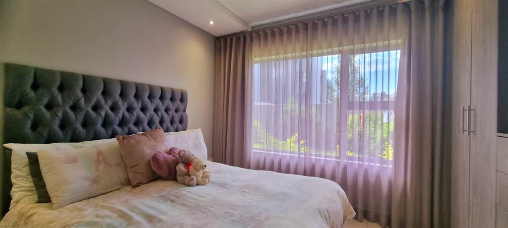 3 Bed Apartment in Fourways photo number 13