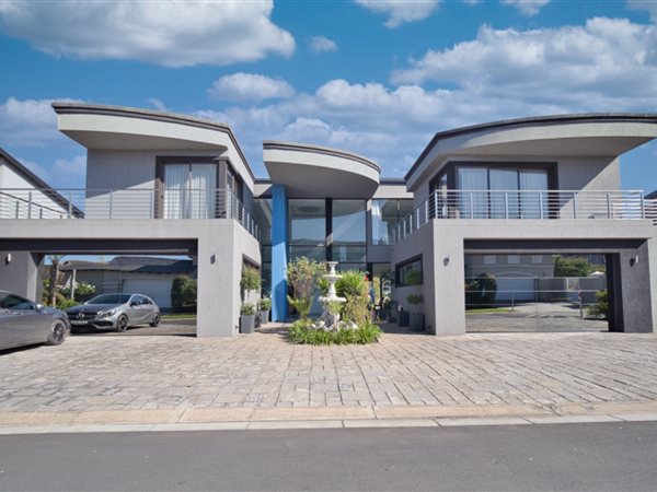 5 Bed House in Ebotse Estate