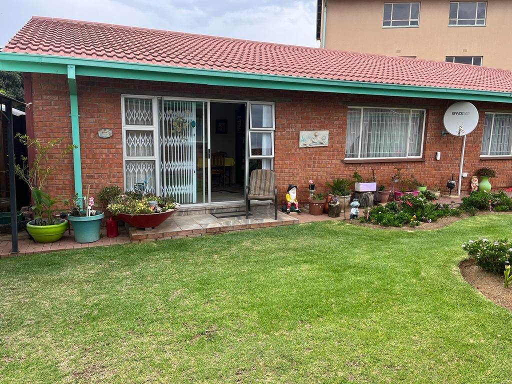 2 Bed House in Jan Cilliers Park photo number 2