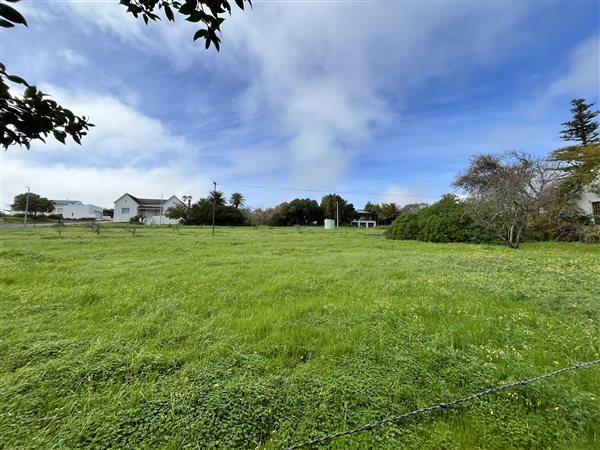 615 m² Land