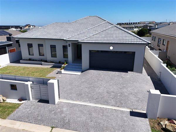 4 Bedroom House 4 Bedroom House